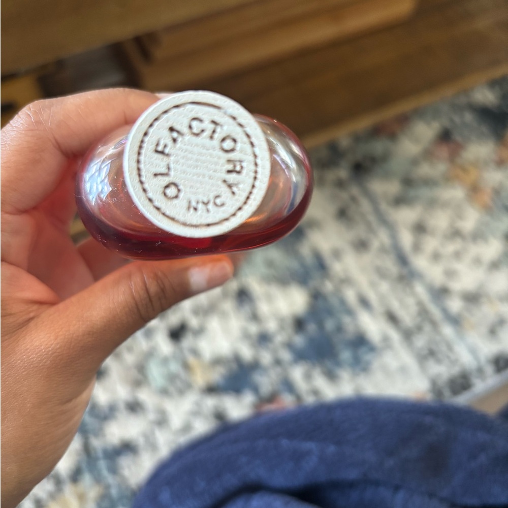 Olfactory NYC Riley perfume - Picture 2 of 4